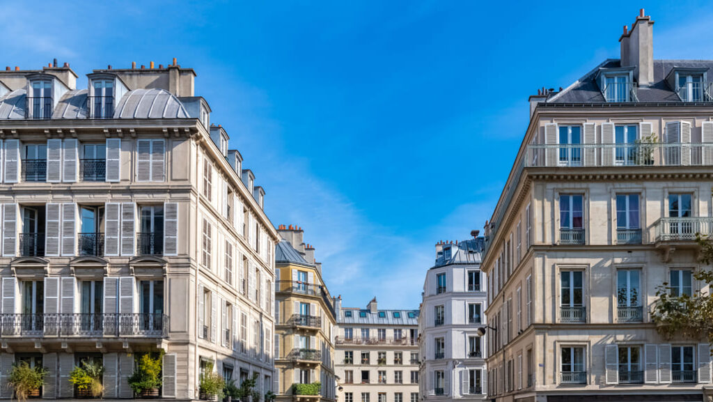 façade de bâtiments hausmanniens